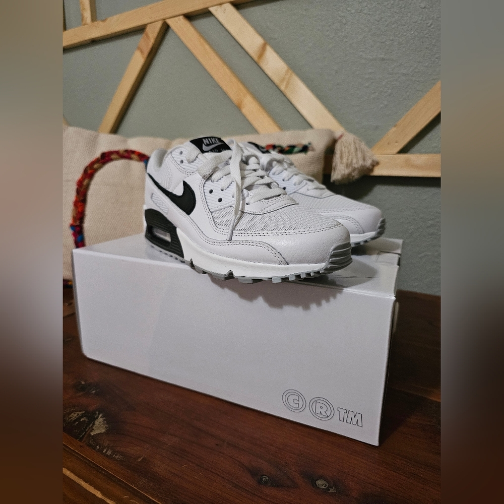 Nike Women's White Sneakers - Picture 2 of 7